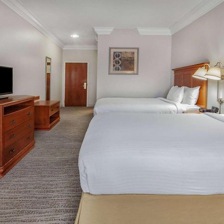 Days Inn By Wyndham Alta Vista Altavista Kültér fotó