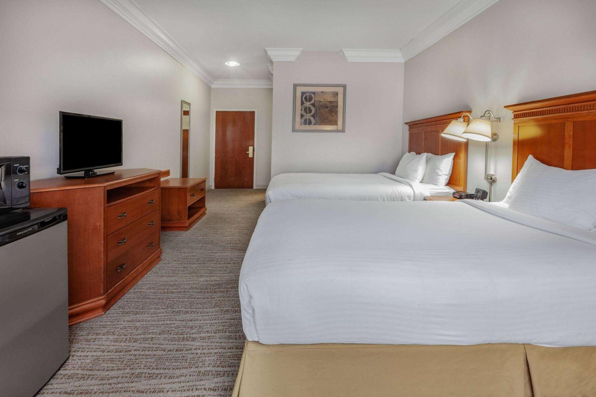 Days Inn By Wyndham Alta Vista Altavista Kültér fotó